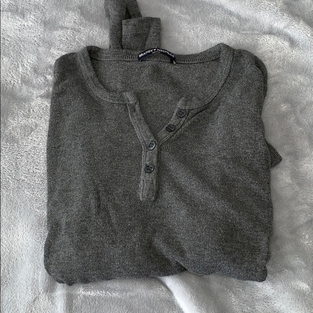 brandy melville long sleeve!